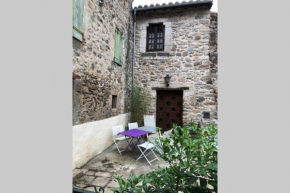 Les Maisons du Conflent, maisons familiales en pierre au coeur des remparts